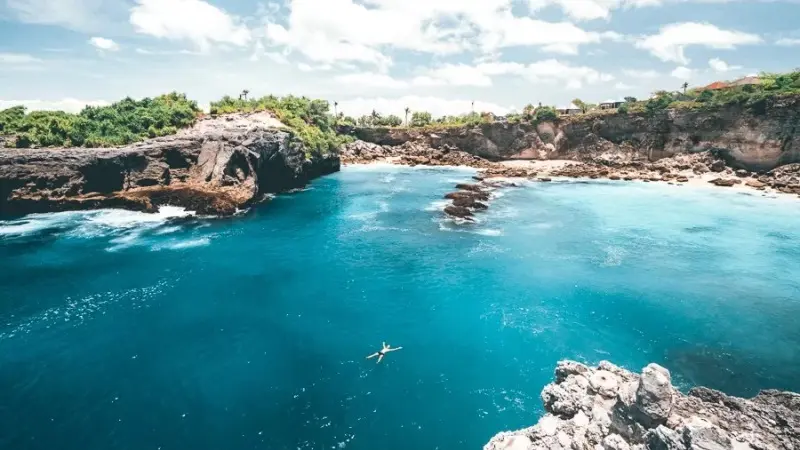 Pantai Blue Lagoon, Menikmati Kejernihan Air dan Keindahan Bawah Laut di Bali