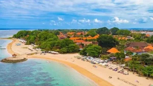 Sanur, Pesona Pantai Tradisional di Bali, Menikmati Keindahan Pasir Putih dan Air Tenang