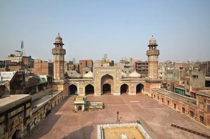 Masjid Wazir Khan Keajaiban Arsitektur Mughal di Jantung Lahore