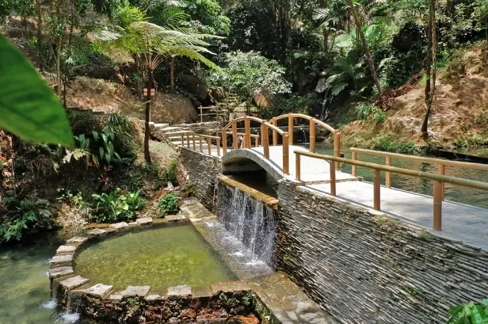 Curug Memukau di Jawa Barat yang Wajib Dikunjungi