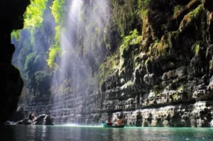 Wisata Alam di Jawa Barat yang Harus Masuk dalam Daftar Liburan Anda