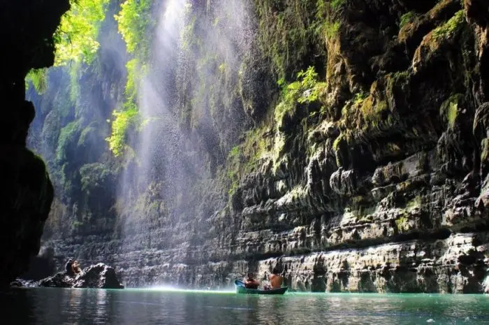 Wisata Alam di Jawa Barat yang Harus Masuk dalam Daftar Liburan Anda
